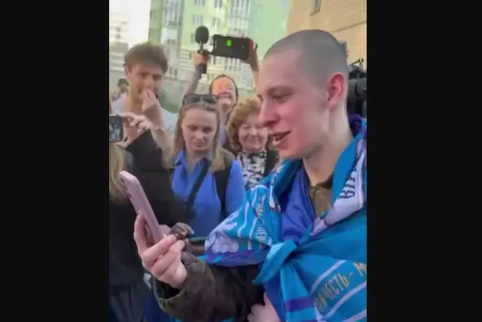 Более трех лет ожидания: защитник позвонил возлюбленной после освобождения из плена