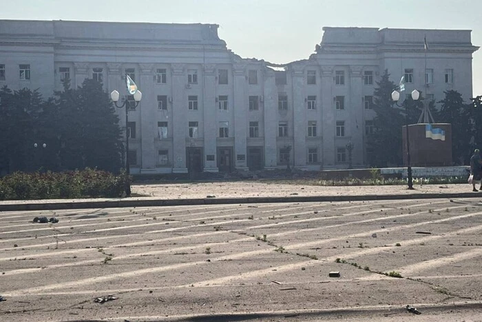 Оккупанты сбросили авиабомбу на Херсонскую ОВА
