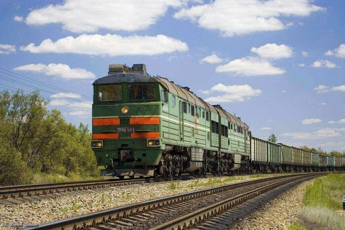 Россияне атаковали гражданский грузовой поезд