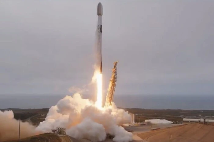 Новая ракета Falcon 9 вывела на орбиту еще 27 спутников Starlink