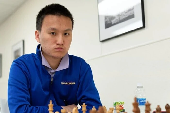 FIDE hat den 18-jährigen Schachspieler disqualifiziert, der nach einer Niederlage die Videografin geschlagen hat