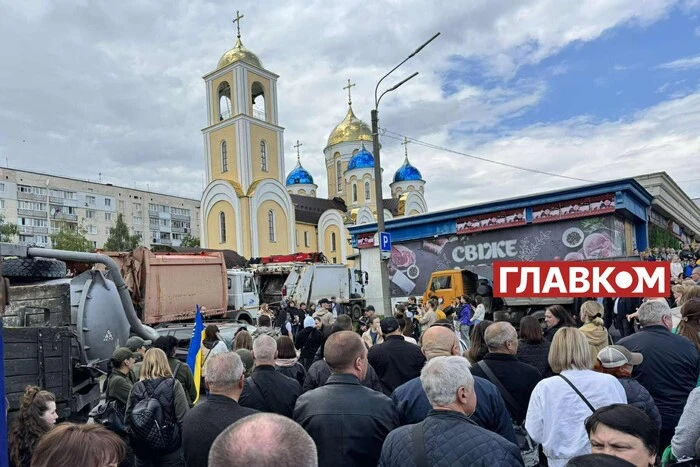 У Хмельницькому люди вийшли на протест проти приїзду Онуфрія