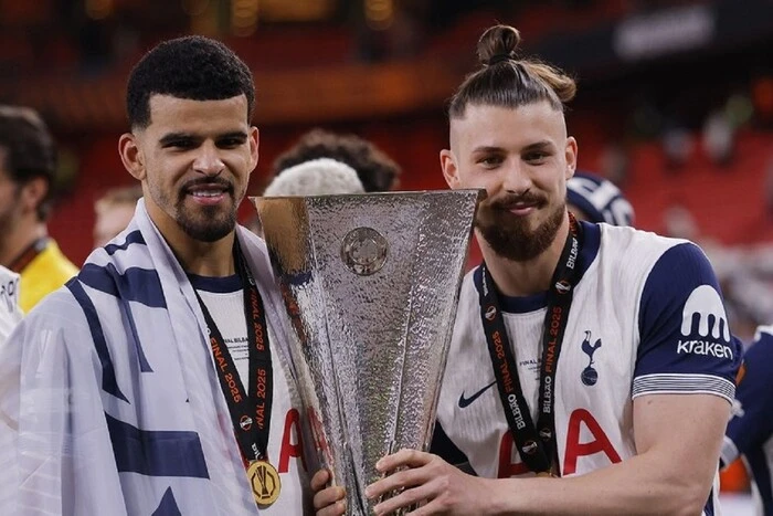 The Worthless Teams. British Journalist Criticizes Europa League Final