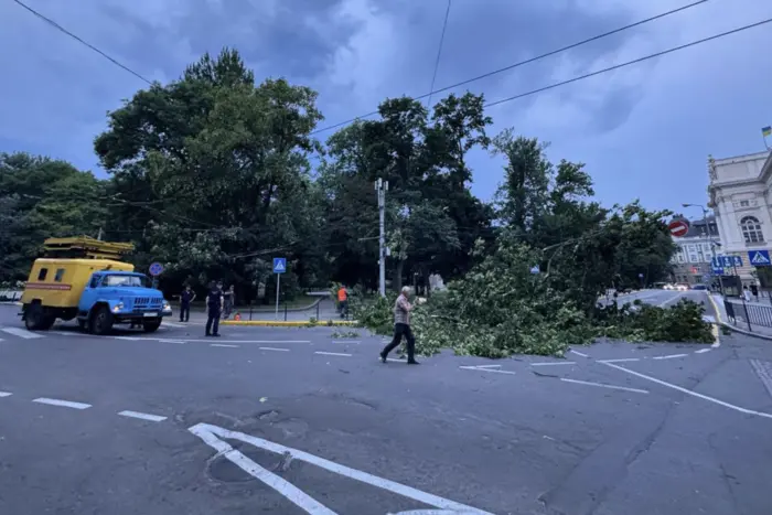 Westukraine wurde von schwerem Unwetter getroffen (Video)