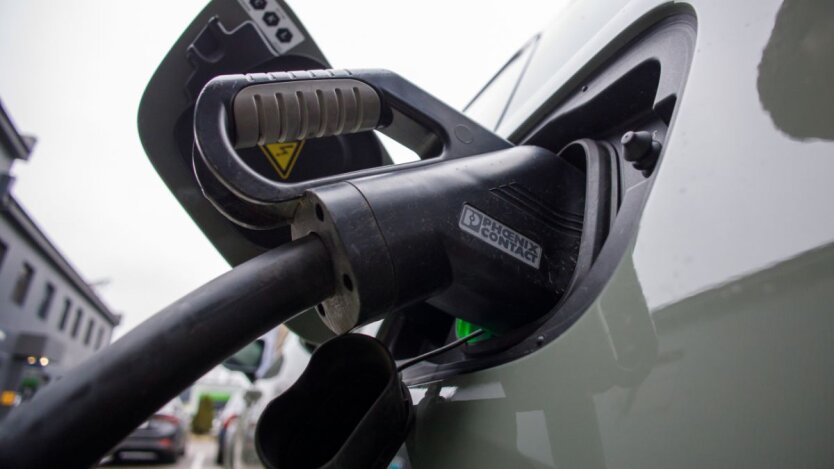 Ab 27,77 Hrywen pro Liter: Wie sich die Preise für Benzin, Diesel und Autogas an Tankstellen in den Regionen Odessa und Lwiw unterscheiden