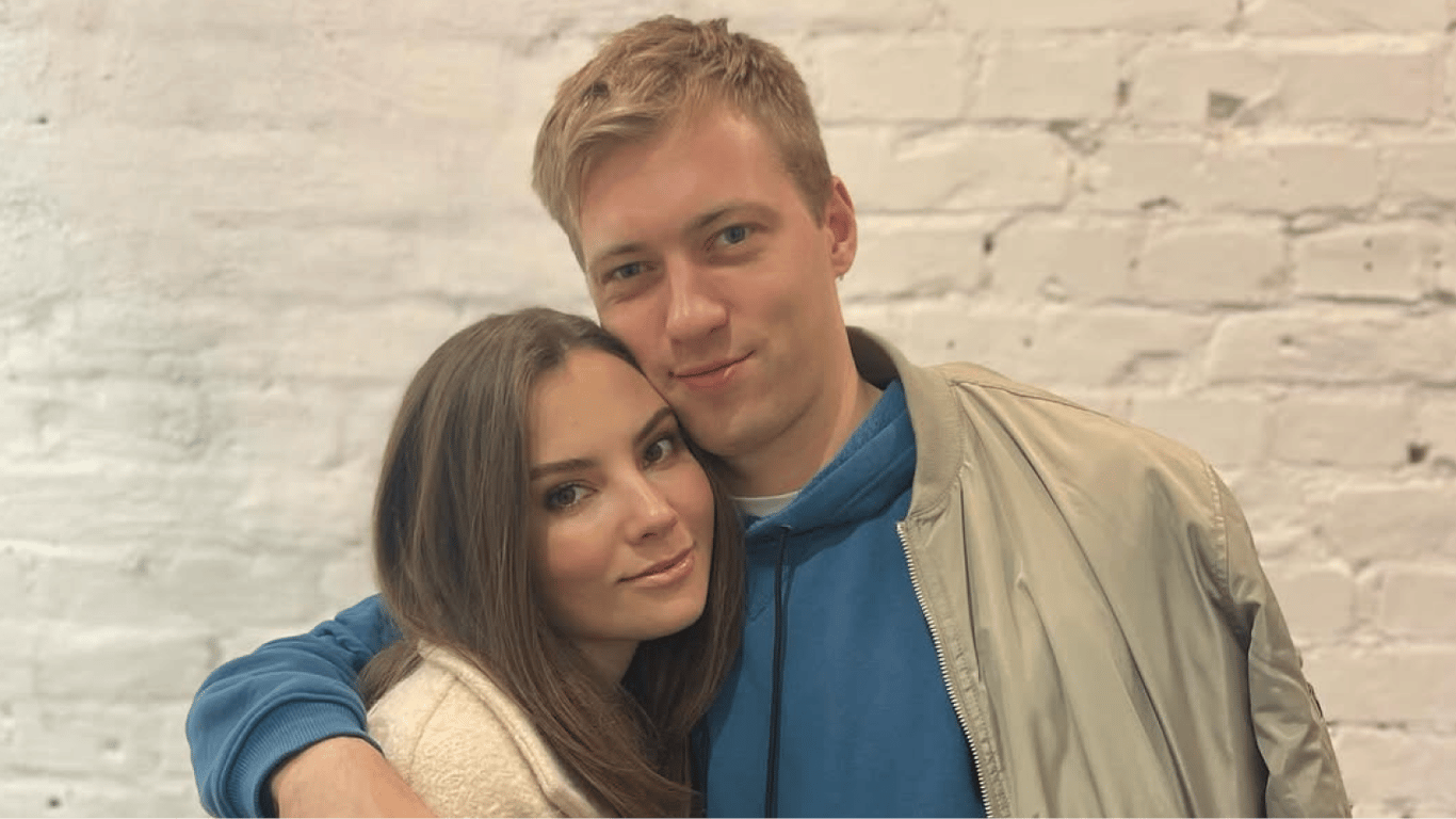 Die Stars von 'Spijmati Kaydasha' zeigten sich in den Armen des anderen